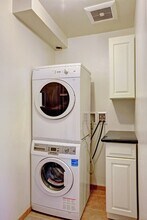 Aqua Terrazza Apartments in Seattle, WA - Foto de edificio - Interior Photo