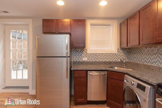 556 W Arlington Pl, Unit J06W in Chicago, IL - Building Photo - Building Photo