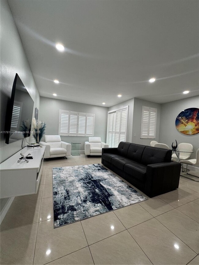 3105 NE 184th St in Aventura, FL - Foto de edificio - Building Photo