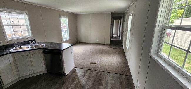 2467 8 Mile Rd in Kawkawlin, MI - Building Photo - Building Photo