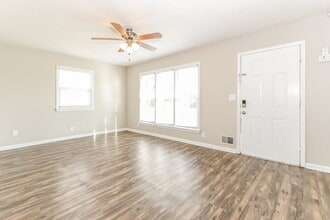 819 Flicker Rd in Louisville, KY - Building Photo - Building Photo