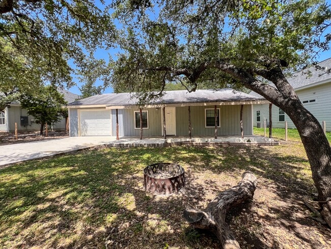 property at 1825 Lakeview Dr
