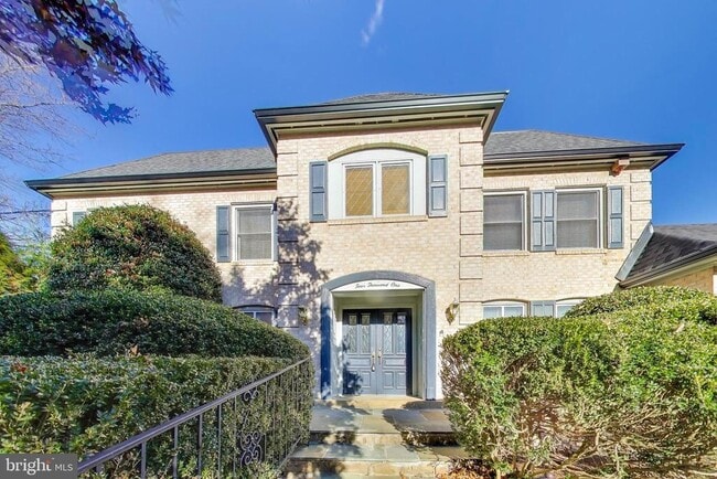 4001 N Ridgeview Rd in Arlington, VA - Building Photo - Building Photo