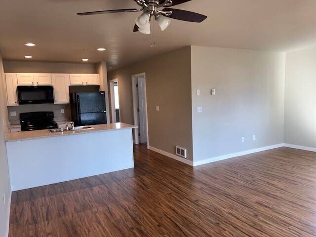 2005 Aaron Dr in Lynden, WA - Building Photo