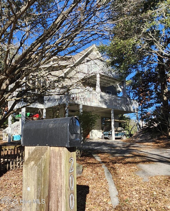 200 Whistling Swan Ct in Emerald Isle, NC - Building Photo