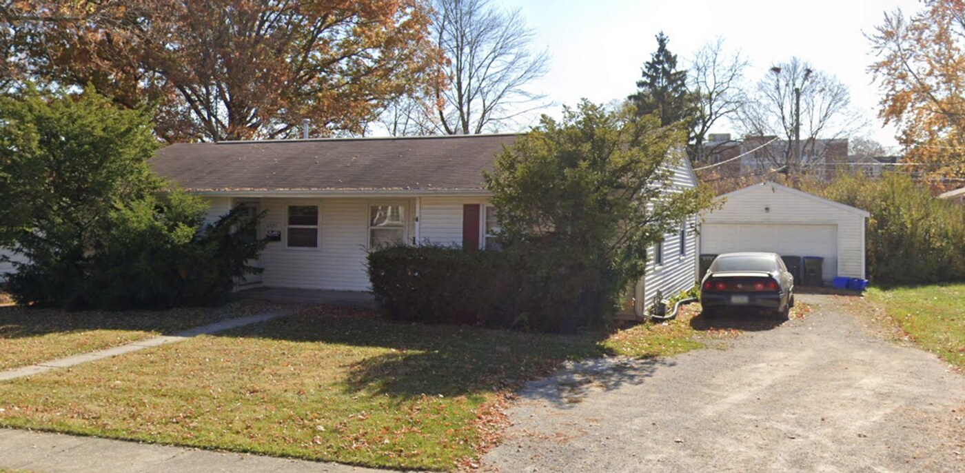 1121-1123 Tower Ct in Iowa City, IA - Building Photo