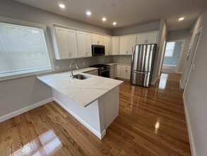 126 Cross St, Unit 4 in Somerville, MA - Building Photo - Building Photo