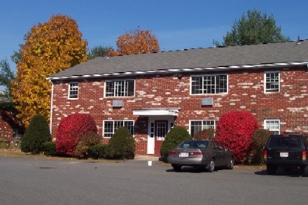 Lantern Court Apartments in Sunderland, MA - Foto de edificio - Building Photo