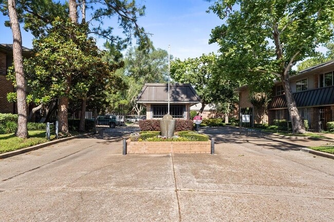 6591 Bayou Glen Rd in Houston, TX - Building Photo - Building Photo