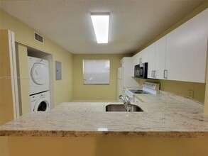 5861 Riverside Dr in Coral Springs, FL - Building Photo - Building Photo