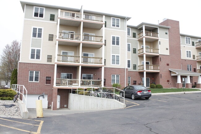 1009 Southland Ln in Brookings, SD - Foto de edificio - Building Photo