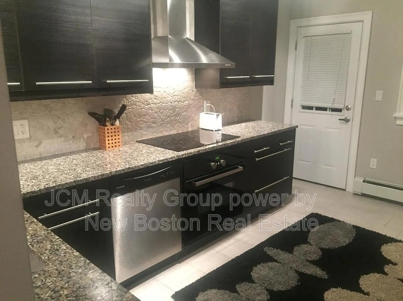 18 West St in Everett, MA - Building Photo