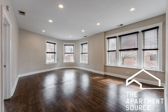 2506 W Argyle St, Unit 2 in Chicago, IL - Foto de edificio - Building Photo