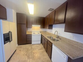 6007 Bromley Ave in Las Vegas, NV - Building Photo - Building Photo