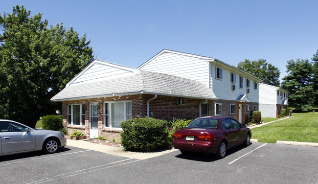 Hampton Manor Apartments in Eastampton, NJ - Building Photo - Building Photo