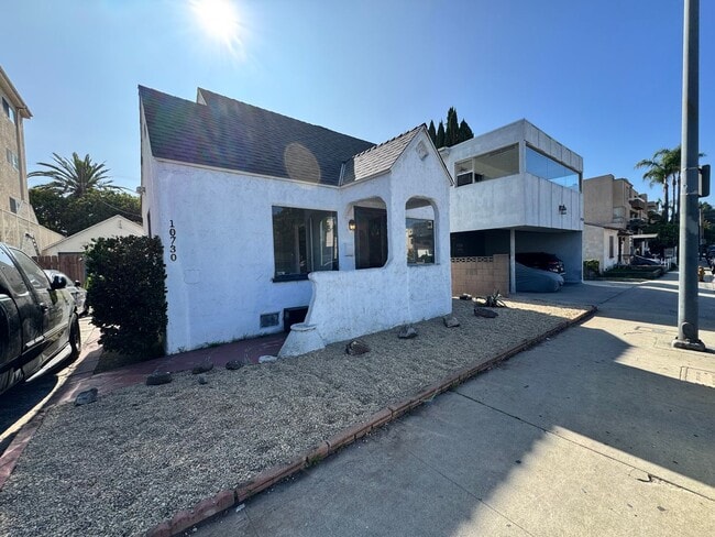 10730 Palms Blvd in Los Angeles, CA - Building Photo - Building Photo