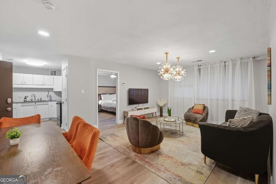 3645 Peachtree Rd NE, Unit 204 in Atlanta, GA - Foto de edificio