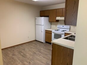 1112 Devney Dr in Altoona, WI - Foto de edificio - Building Photo