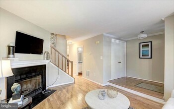 7587 Chrisland Cove in Falls Church, VA - Building Photo - Building Photo