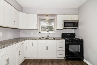 1303 W Phillips St in Alvin, TX - Building Photo - Building Photo