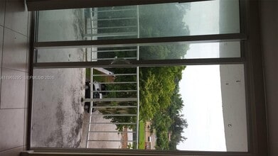 492 NW 165th St in Miami, FL - Building Photo - Building Photo