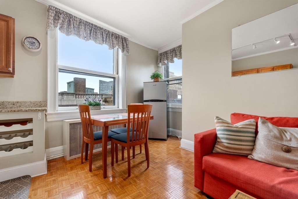 21 Beacon St, Unit 10E in Boston, MA - Foto de edificio