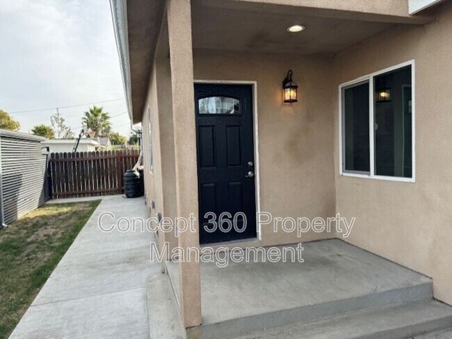 2804 W Bennett St in Compton, CA - Foto de edificio - Building Photo