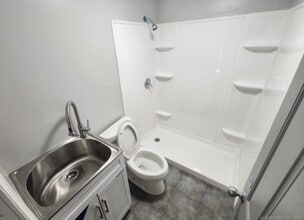 1610 Iranistan Ave in Bridgeport, CT - Building Photo - Building Photo