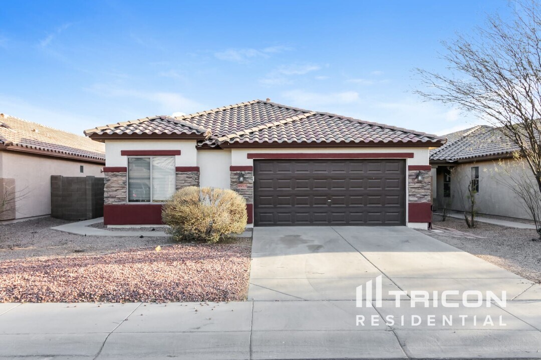 46023 W Starlight Dr in Maricopa, AZ - Foto de edificio