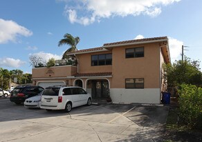 900 E Hillsboro Blvd in Deerfield Beach, FL - Building Photo