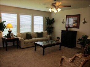 10439 Lauren Creek Dr in Baytown, TX - Building Photo - Building Photo