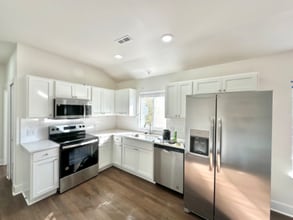 1215 Corporate Dr in Adrian, MI - Building Photo - Building Photo