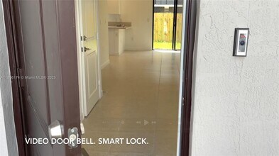 752 NE 208th Ln in North Miami Beach, FL - Building Photo - Building Photo