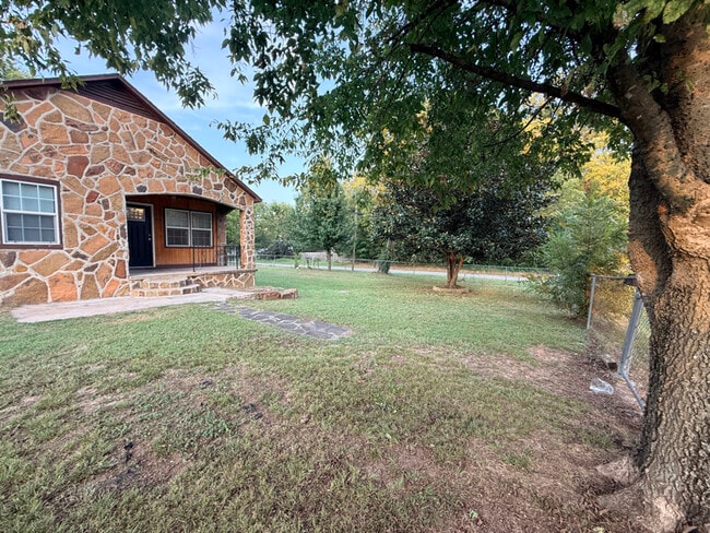 410 W Seneca St in Tahlequah, OK - Building Photo - Building Photo
