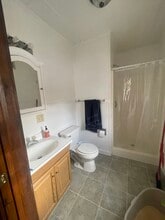 122 Washington St, Unit 1 in Ithaca, NY - Foto de edificio - Building Photo