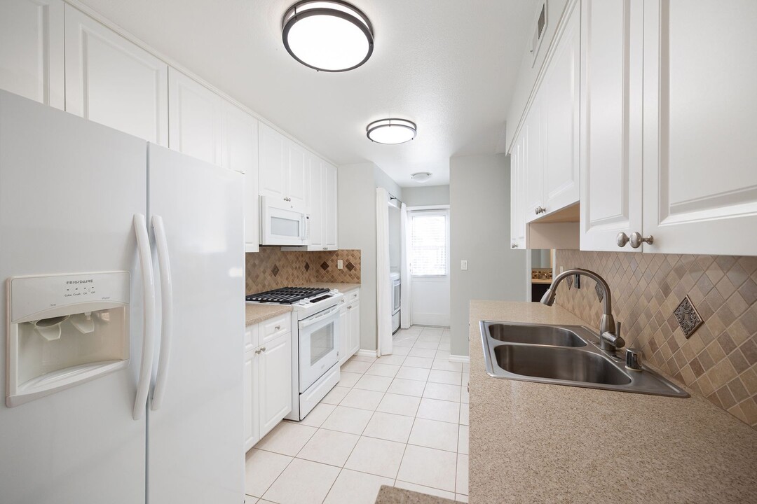 12131 Wilsey Way in Poway, CA - Building Photo