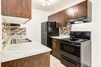 Mary Ann Manor in Edmonton, AB - Building Photo - Building Photo