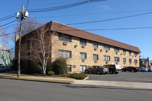 45 Hussa St in Linden, NJ - Building Photo