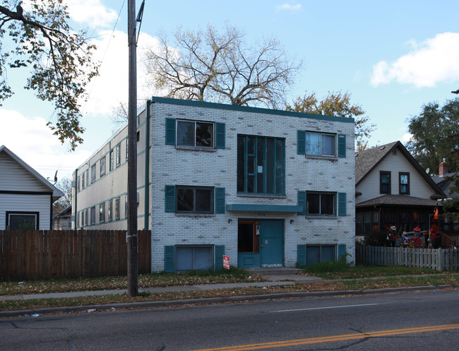 3736 Cedar Ave S in Minneapolis, MN - Foto de edificio - Building Photo