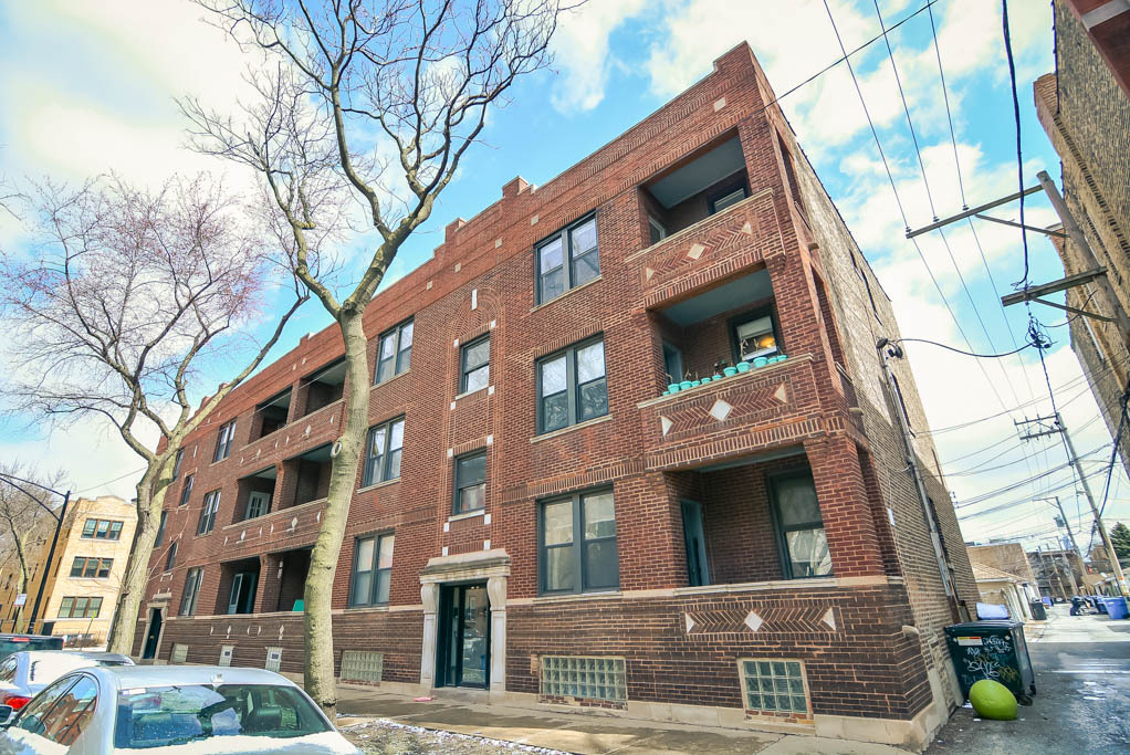 949 N Hoyne Ave, Unit 1 in Chicago, IL - Foto de edificio