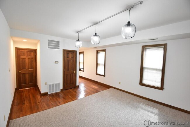 37 E Russell St, Unit A in Columbus, OH - Building Photo - Building Photo
