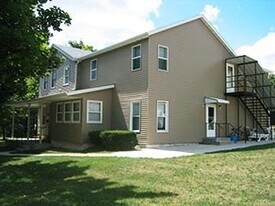 158 S Cottage St, Unit 1 in Whitewater, WI - Building Photo