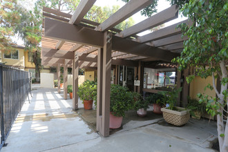 Park Plaza Apartments in Stanton, CA - Building Photo - Building Photo