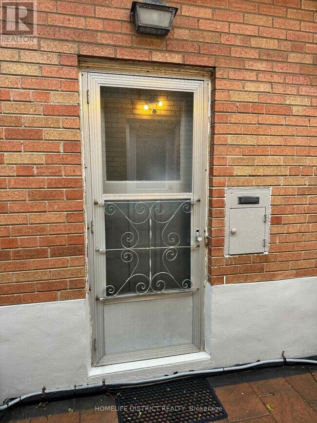 124 Thicketwood Dr in Toronto, ON - Building Photo - Building Photo