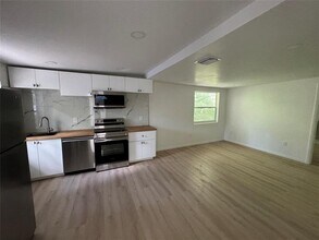 136 NE 60th St-Unit -4 in Miami, FL - Building Photo - Building Photo