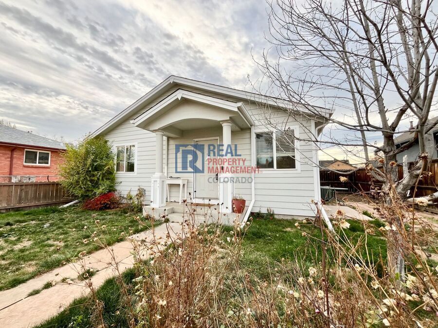 1461 Holly St in Denver, CO - Building Photo