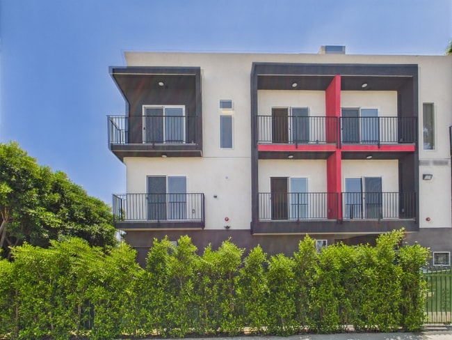 15502 Chase St in Los Angeles, CA - Building Photo - Building Photo