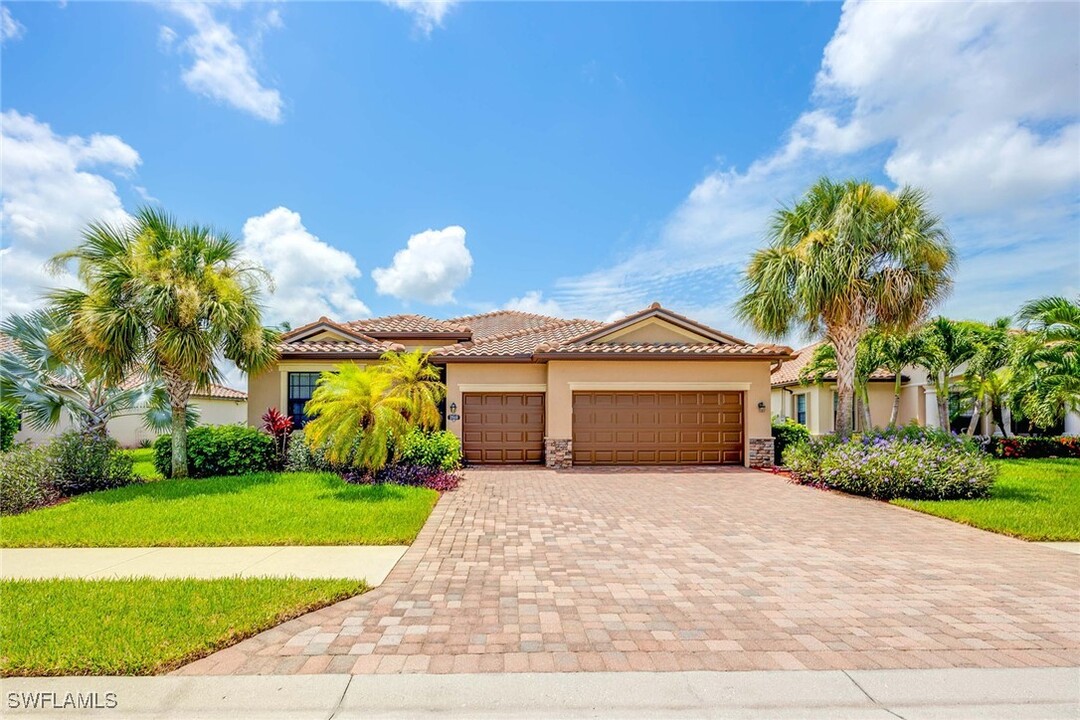 3948 Treasure Cove Cir in Naples, FL - Foto de edificio