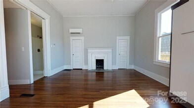 428 Hawthorne Ln in Charlotte, NC - Building Photo - Building Photo