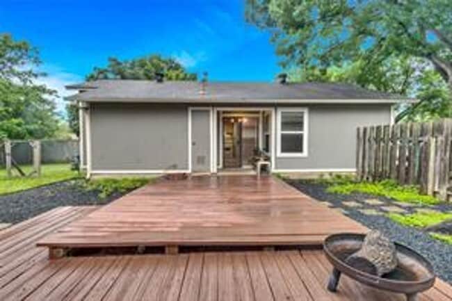 9721 Holly Springs Dr in Austin, TX - Building Photo - Building Photo